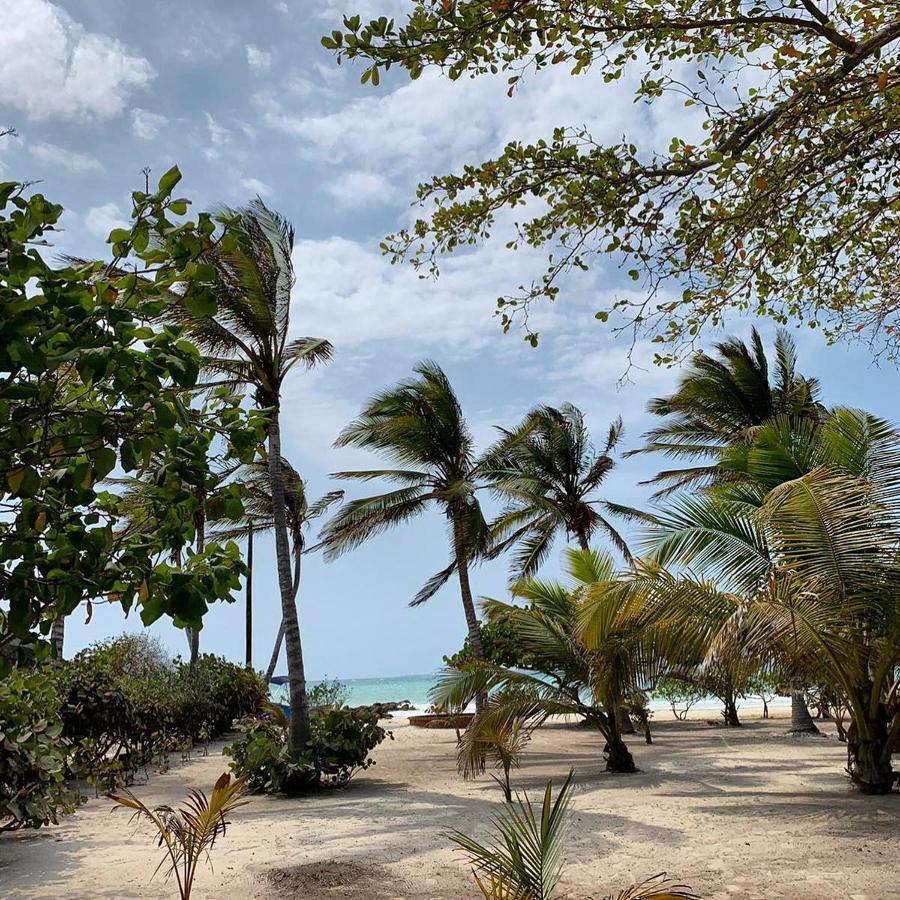 Carey Beach Baru * Cartagena