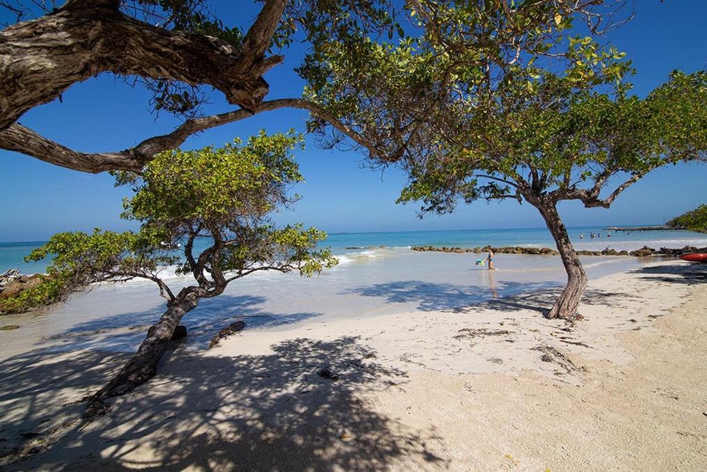 Carey Beach Baru Hotel *